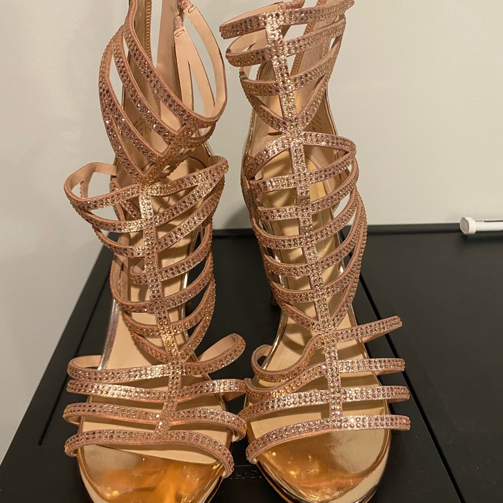 Rose gold strapped sandal heel sz 7.5